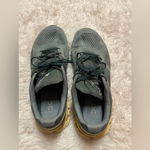 ON CLOUD HELION SWISS ENGINEERED RUNNING SHOES - Picture 10 of 16